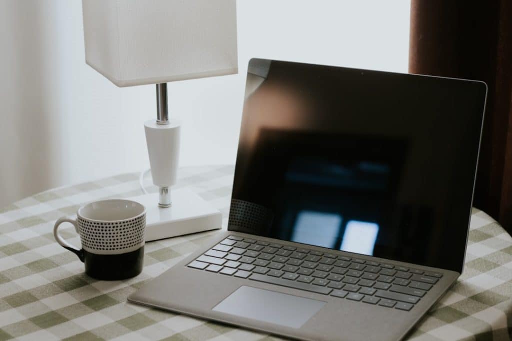 Photo Cleaning laptop keyboard